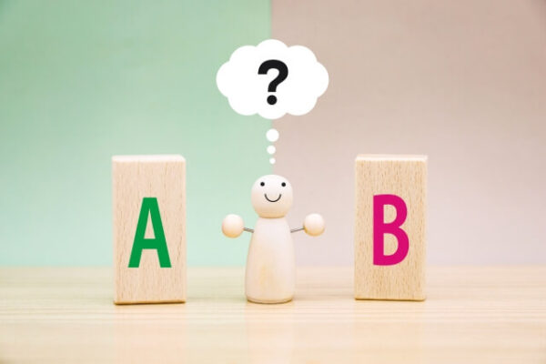 AかBか迷う人形