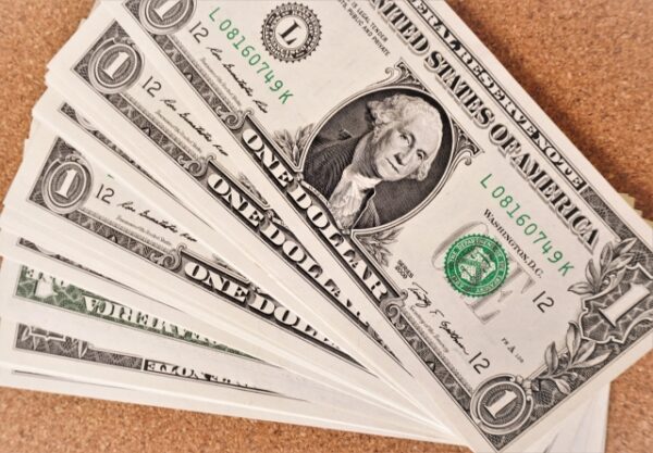 1ドル札の束