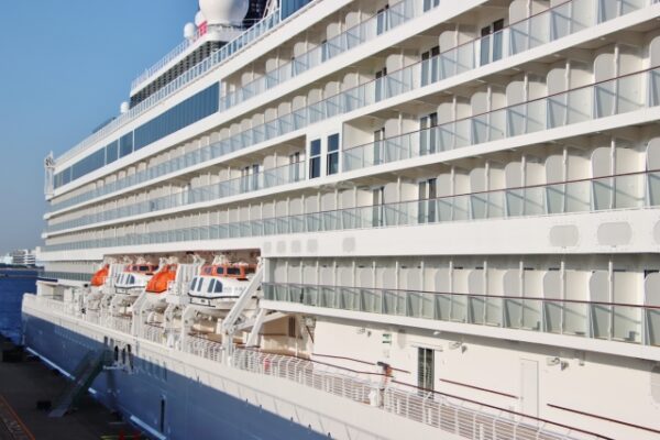 外から見たクルーズ船