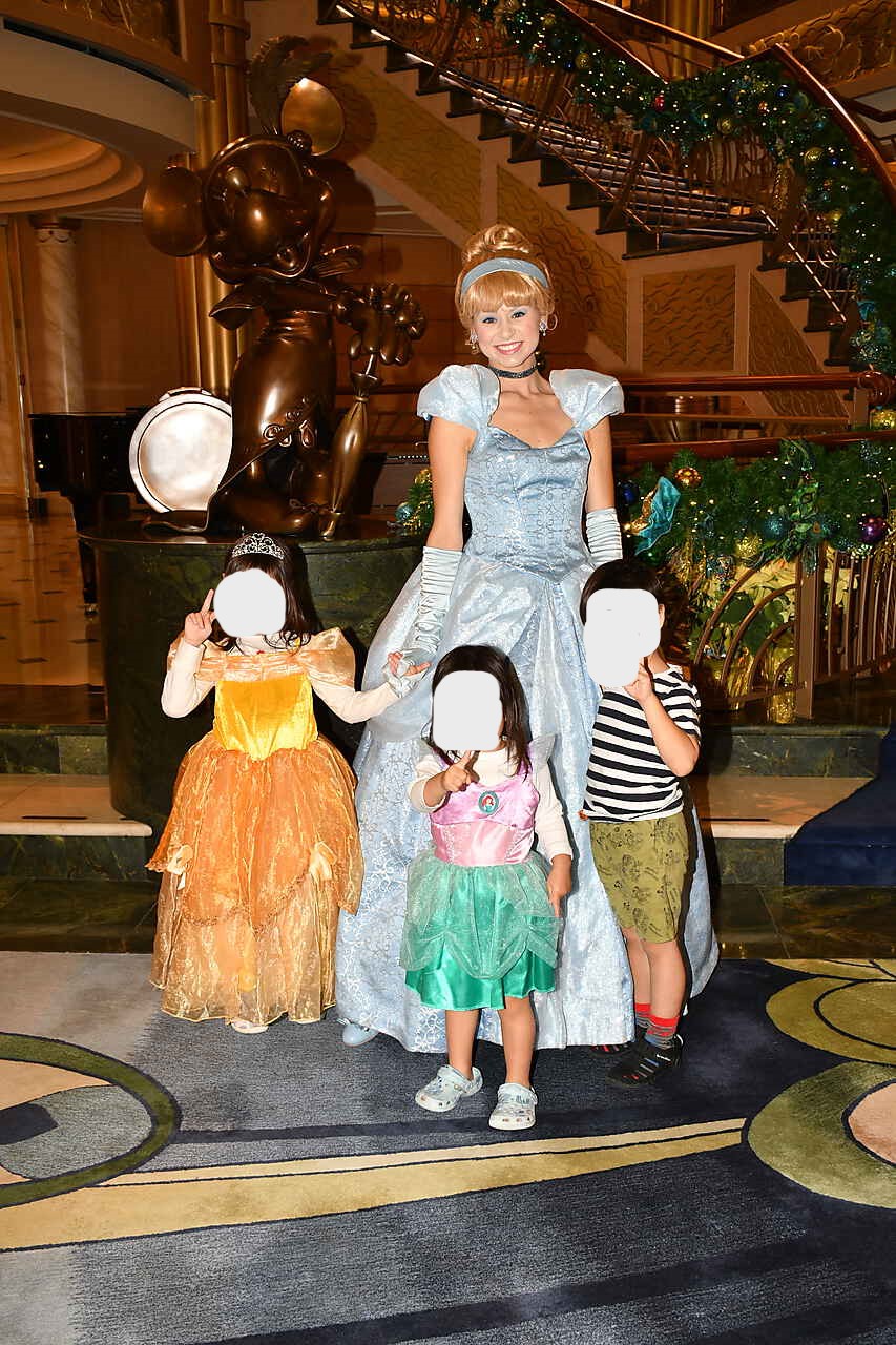 シンデレラと子どもたちの写真