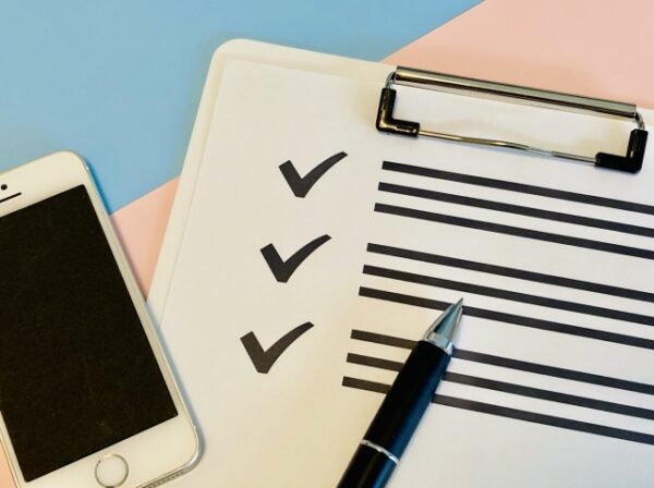 スマホとチェックリスト