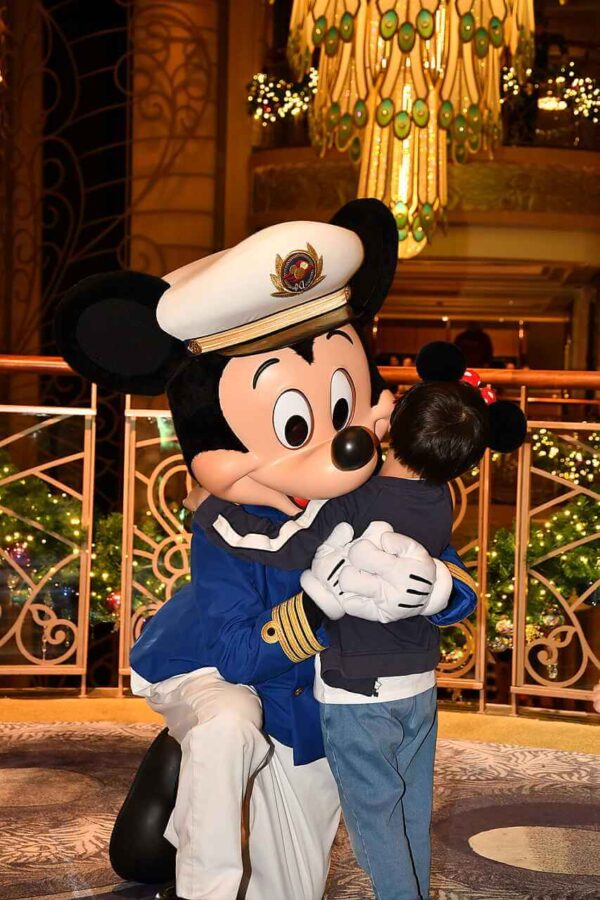 ディズニークルーズでミッキーとのグリーティング