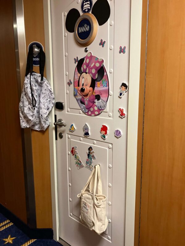 ディズニークルーズのドアデコ横からの画像